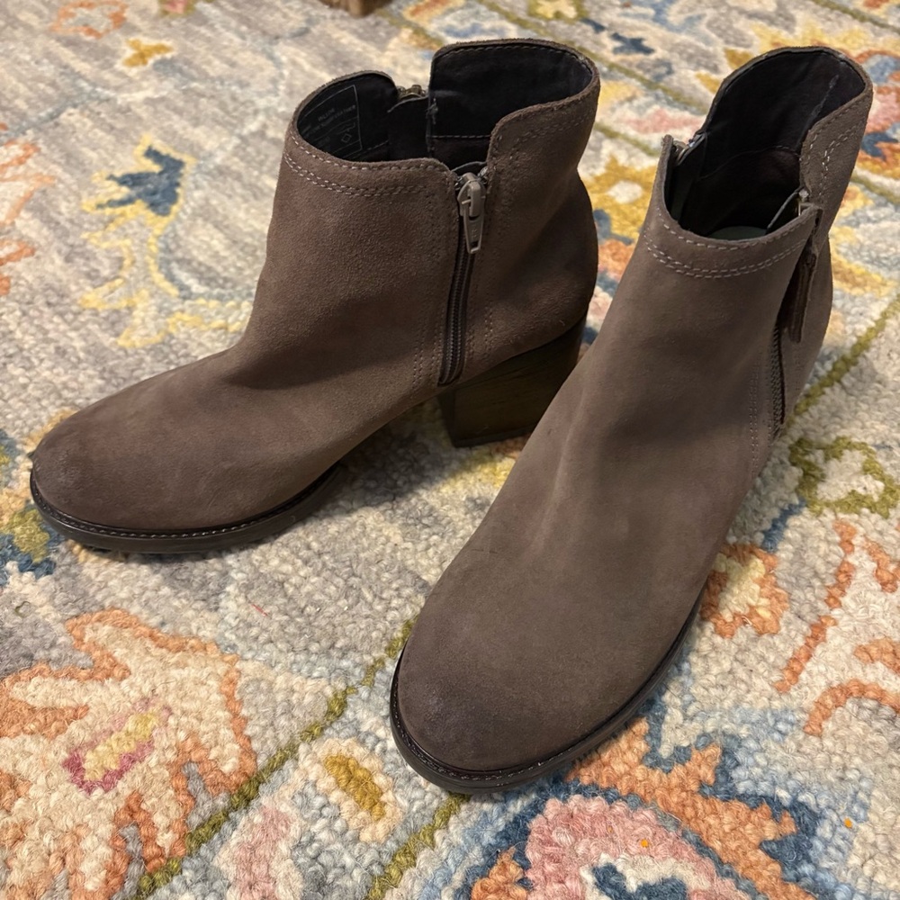 EUC size 9 Brown Ankle Boots